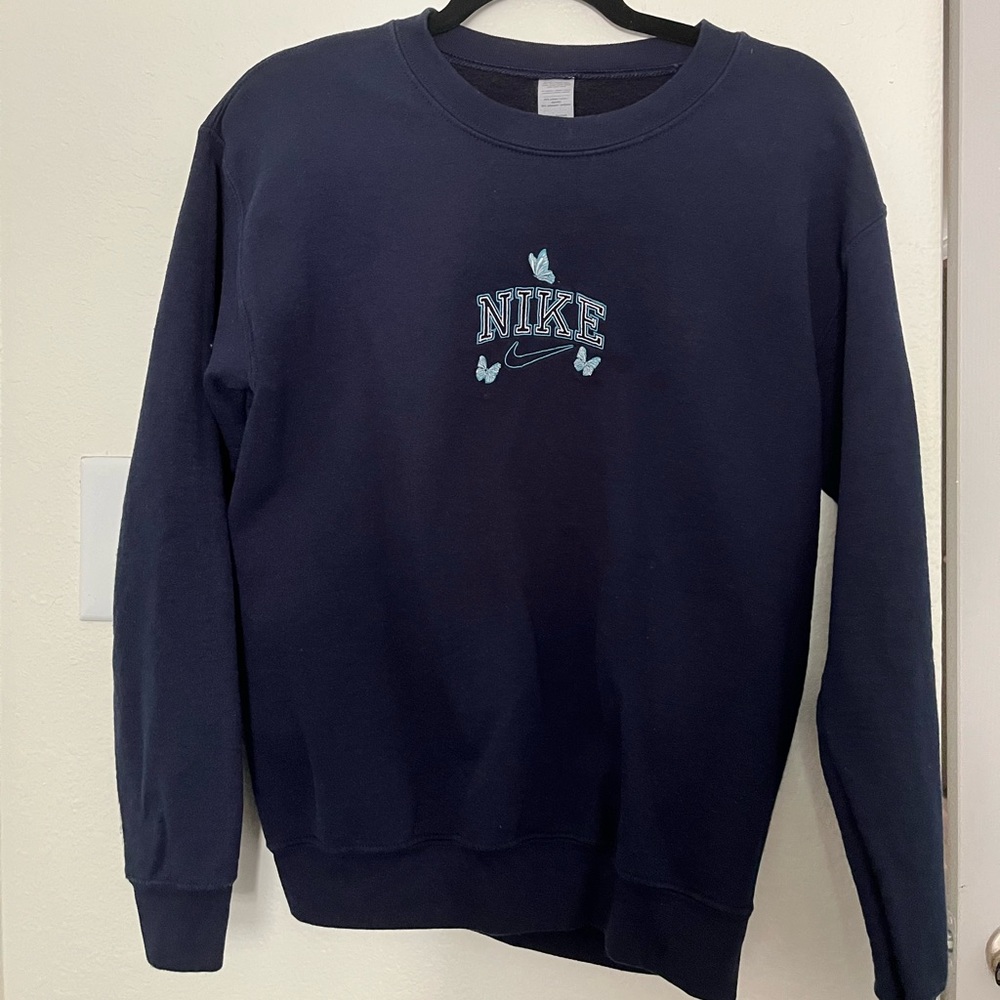 Embroidered Butterfly Nike Crewneck 🦋